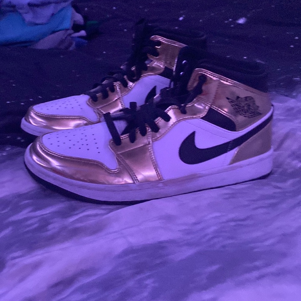Nike jordan 1 mid